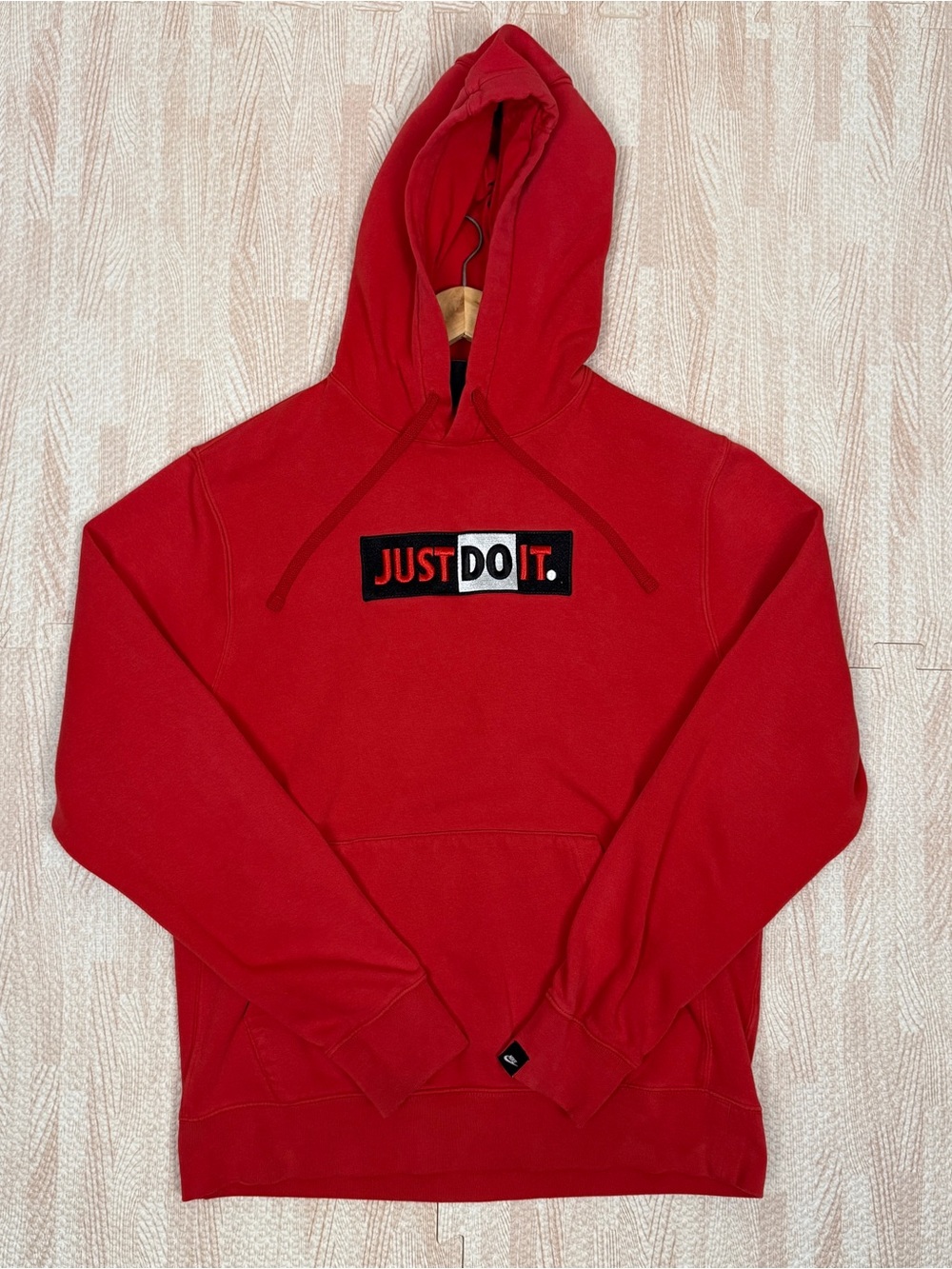 Nike Men’s Just Do It Box Logo Embroidered Patch Red Pullover Hoodie Size Medium